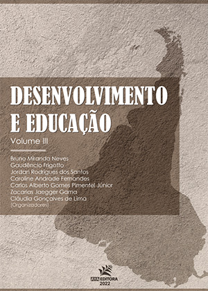 A capa do livro 'Desenvolvimento e Educação - Volume III' apresenta um fundo com a textura de um mapa antigo. O título está em destaque, e a imagem de um mapa sugere a abrangência dos temas abordados. A lista de organizadores e a indicação do ano de publicação completam as informações visuais da capa.